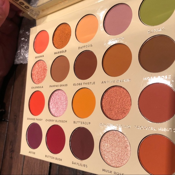 ACE BEAUTE Floral Vintage Eyeshadow Palette - Picture 7 of 13